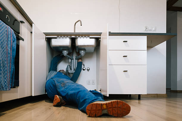 Professional Leak Detection technician working in Posen, IL